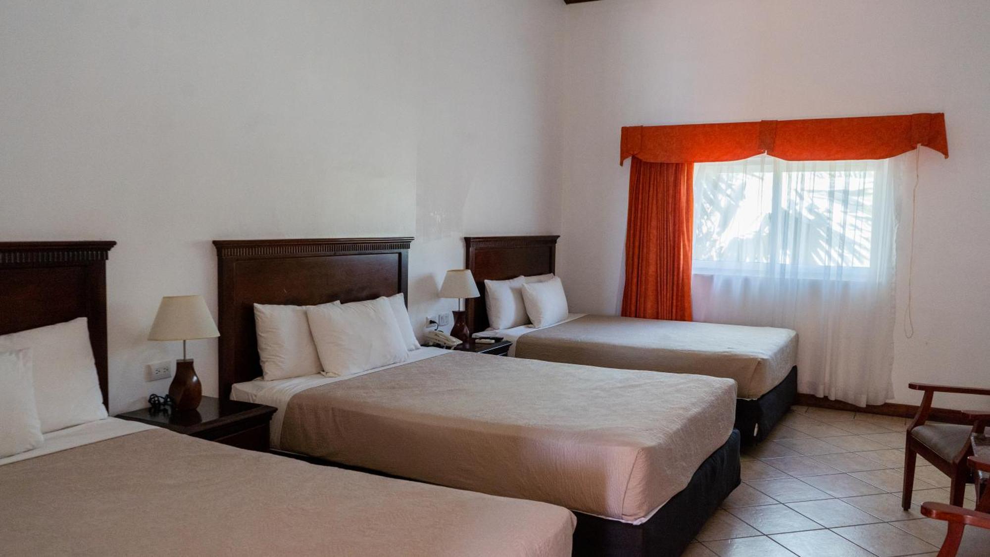 מונטריסיו Hotel Cayman Suites מראה חיצוני תמונה