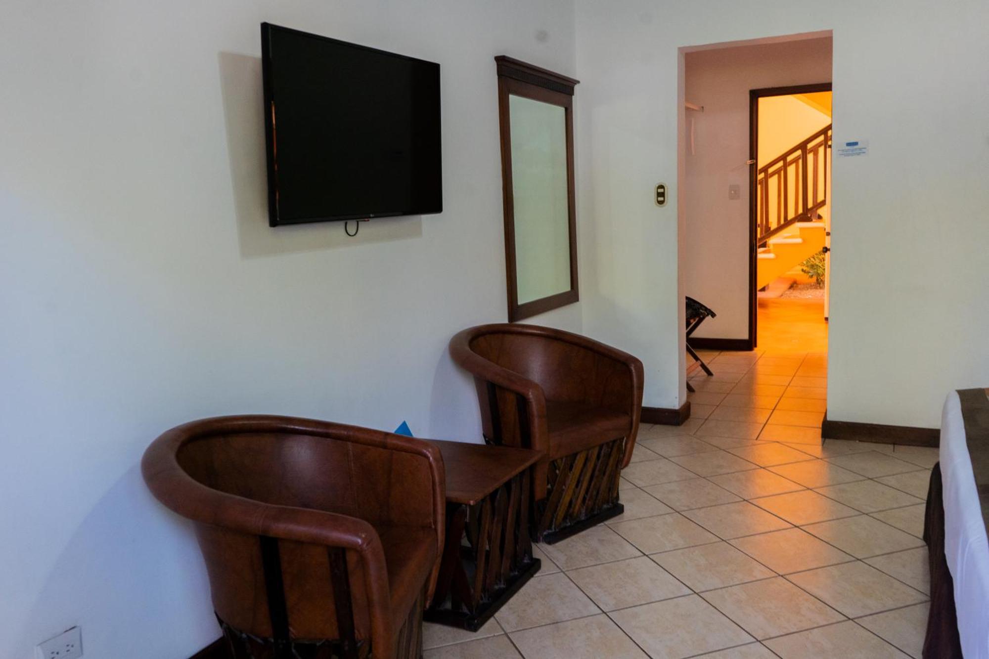מונטריסיו Hotel Cayman Suites מראה חיצוני תמונה