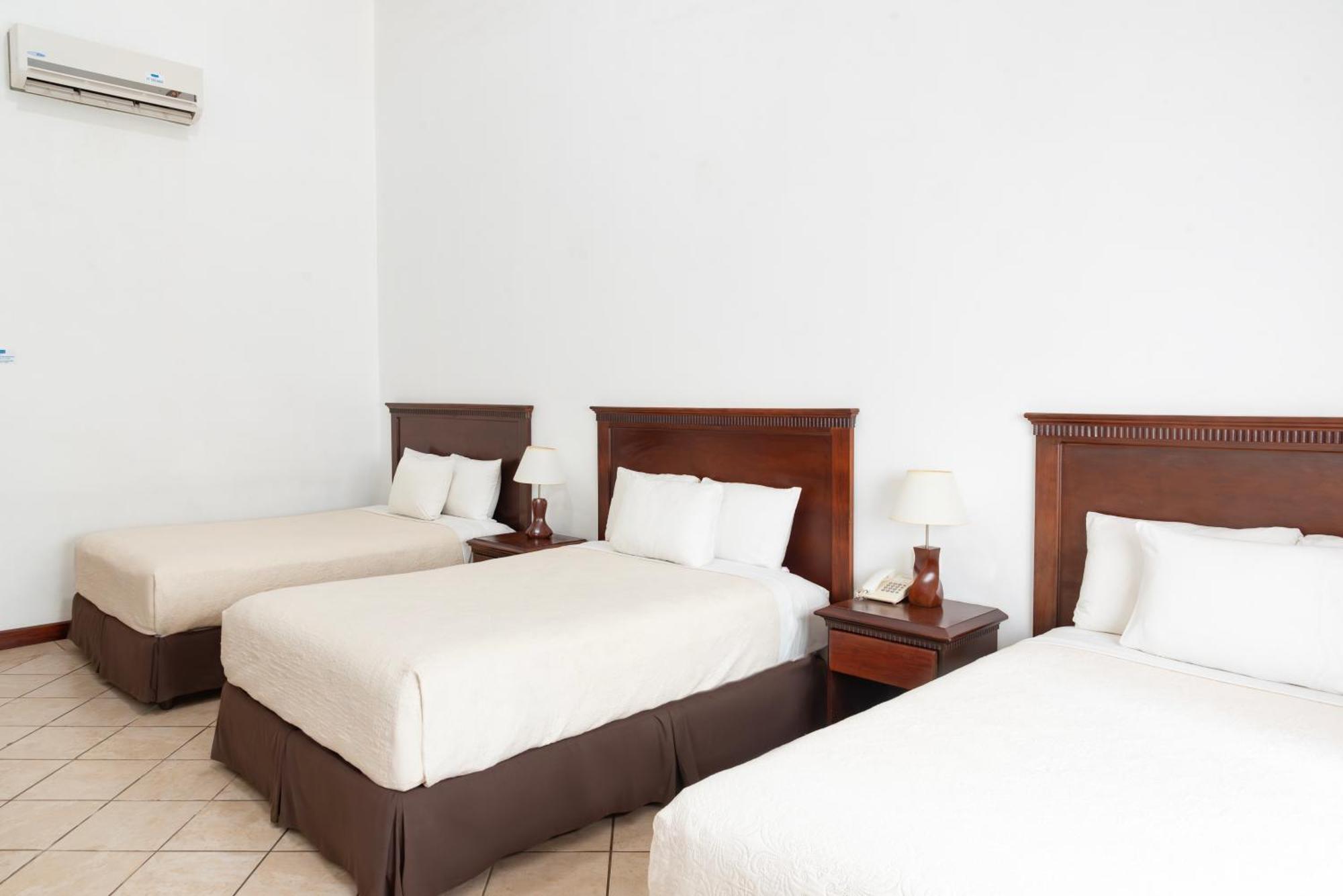 מונטריסיו Hotel Cayman Suites מראה חיצוני תמונה