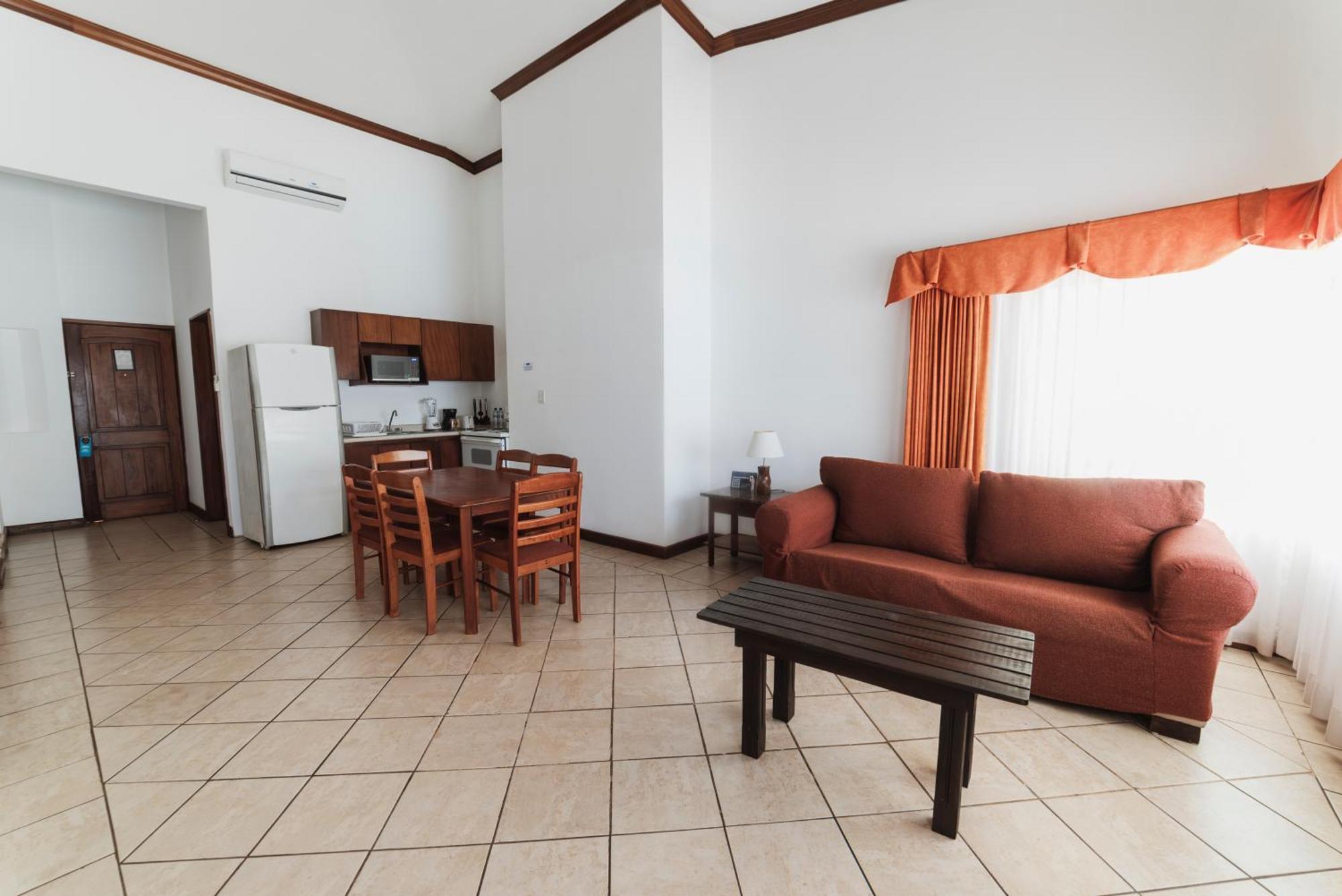 מונטריסיו Hotel Cayman Suites מראה חיצוני תמונה