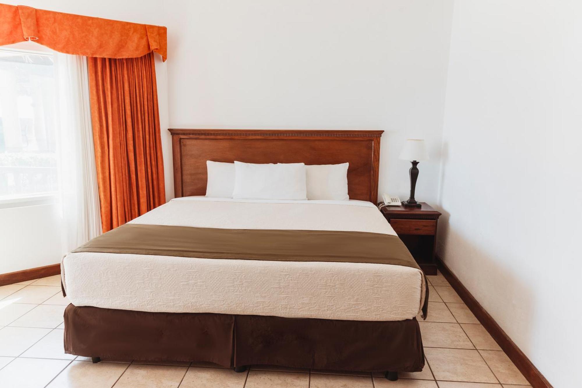 מונטריסיו Hotel Cayman Suites מראה חיצוני תמונה