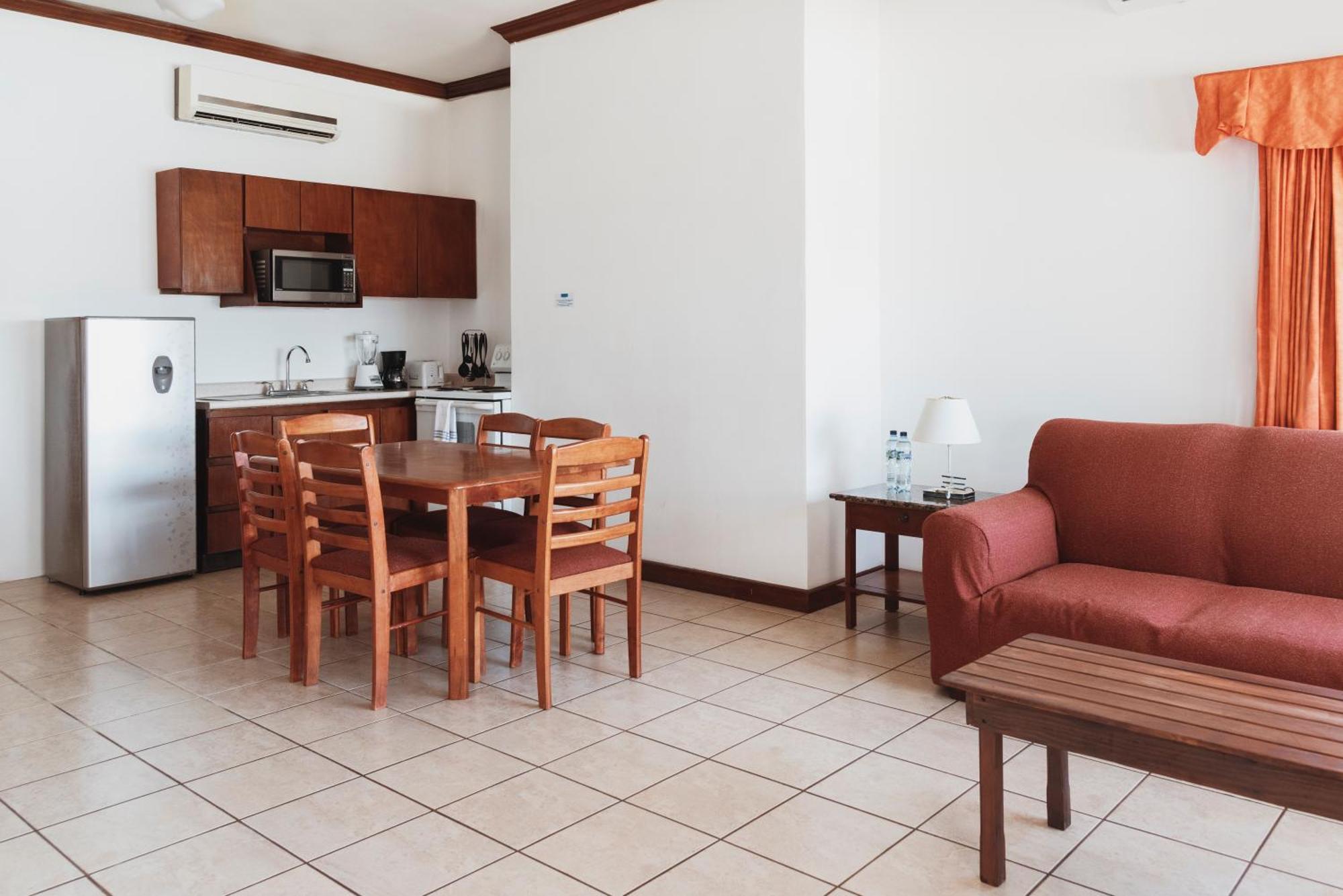 מונטריסיו Hotel Cayman Suites מראה חיצוני תמונה