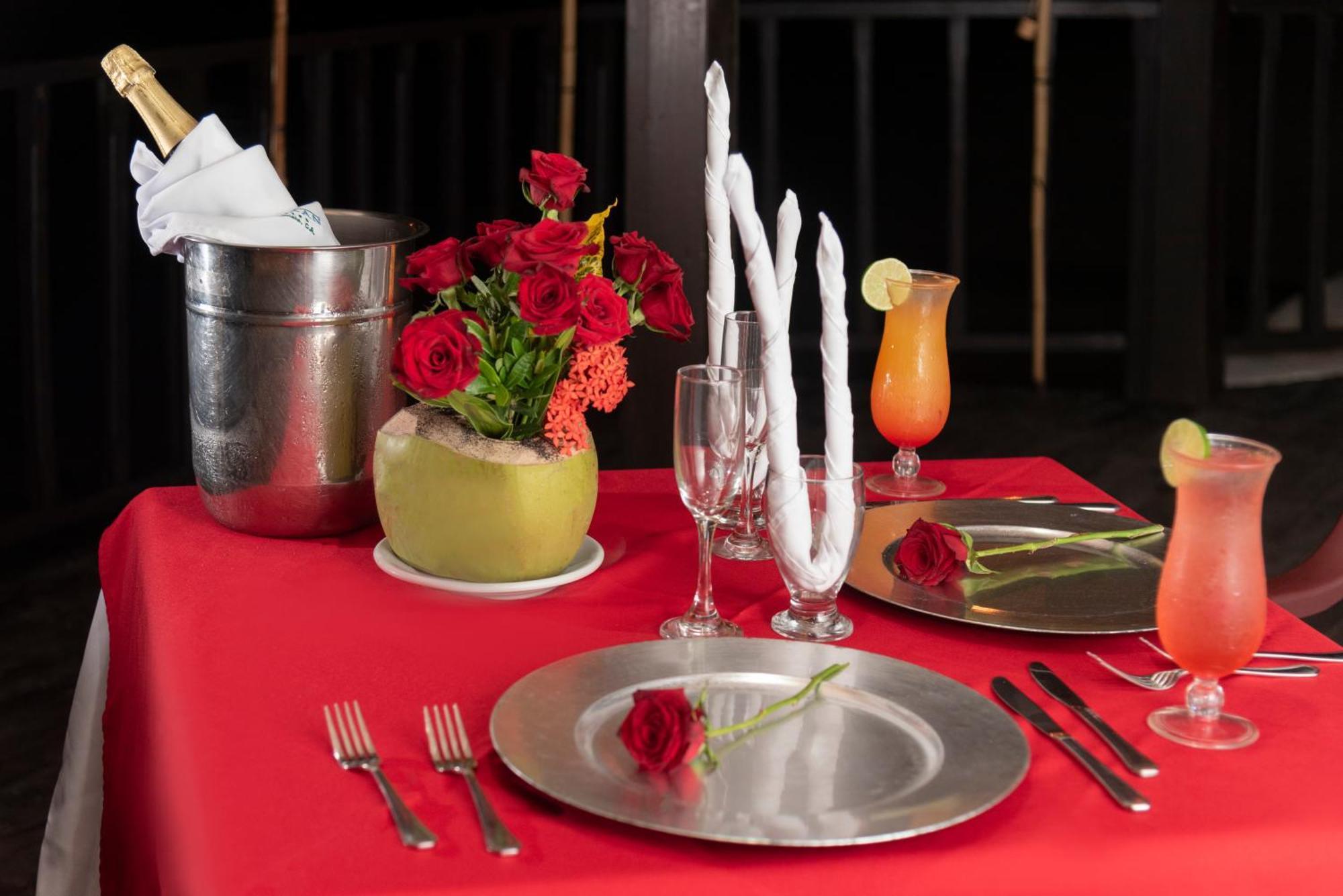 מונטריסיו Hotel Cayman Suites מראה חיצוני תמונה