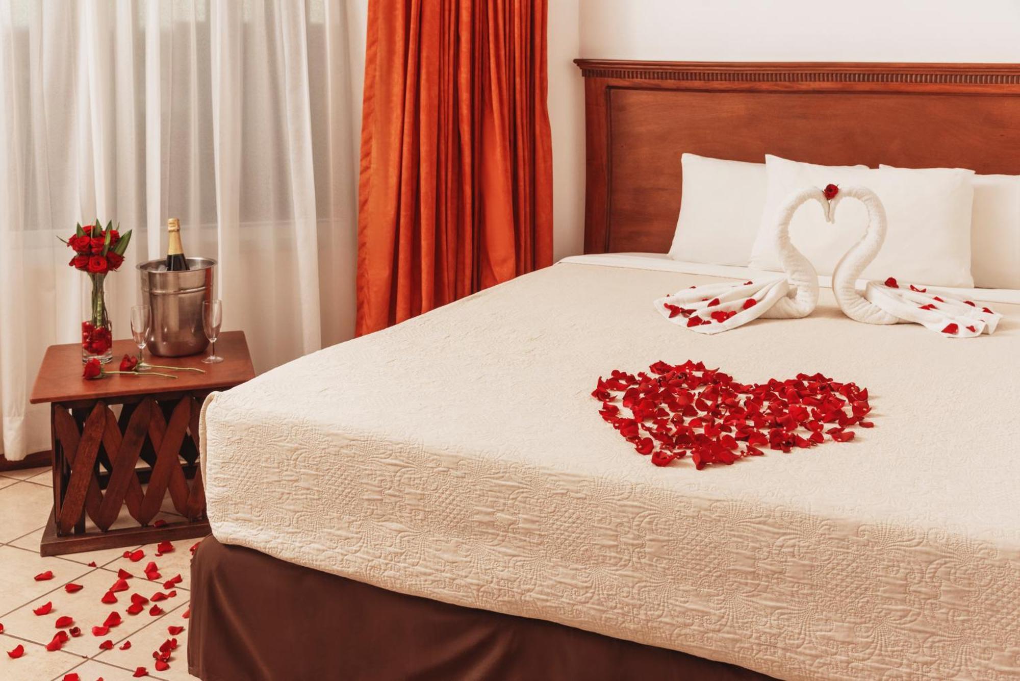 מונטריסיו Hotel Cayman Suites מראה חיצוני תמונה