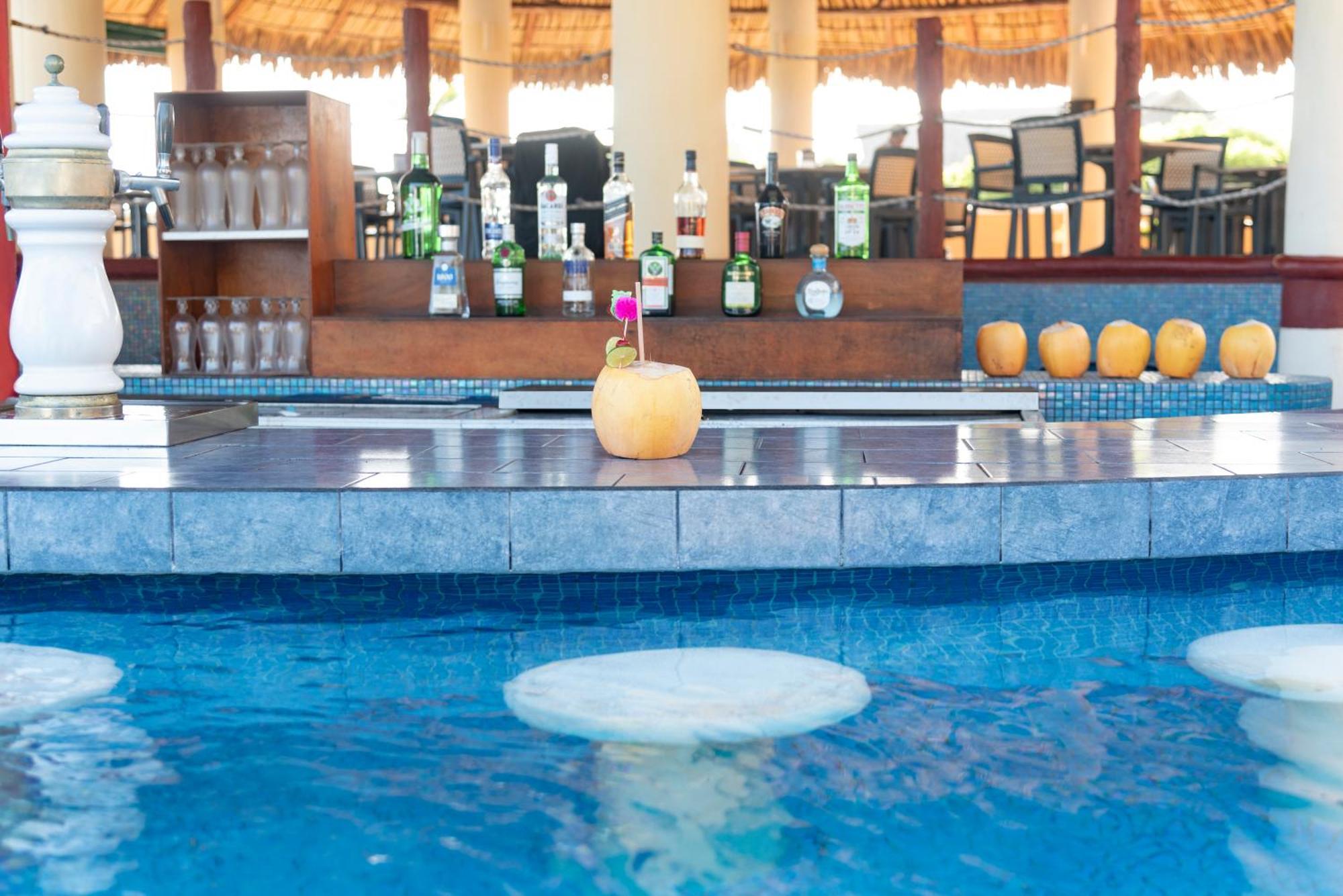 מונטריסיו Hotel Cayman Suites מראה חיצוני תמונה