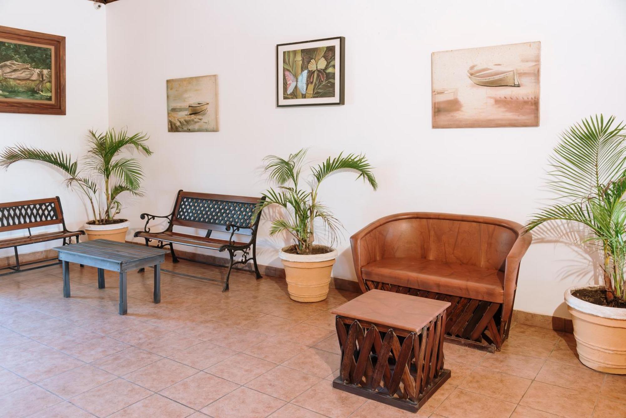מונטריסיו Hotel Cayman Suites מראה חיצוני תמונה